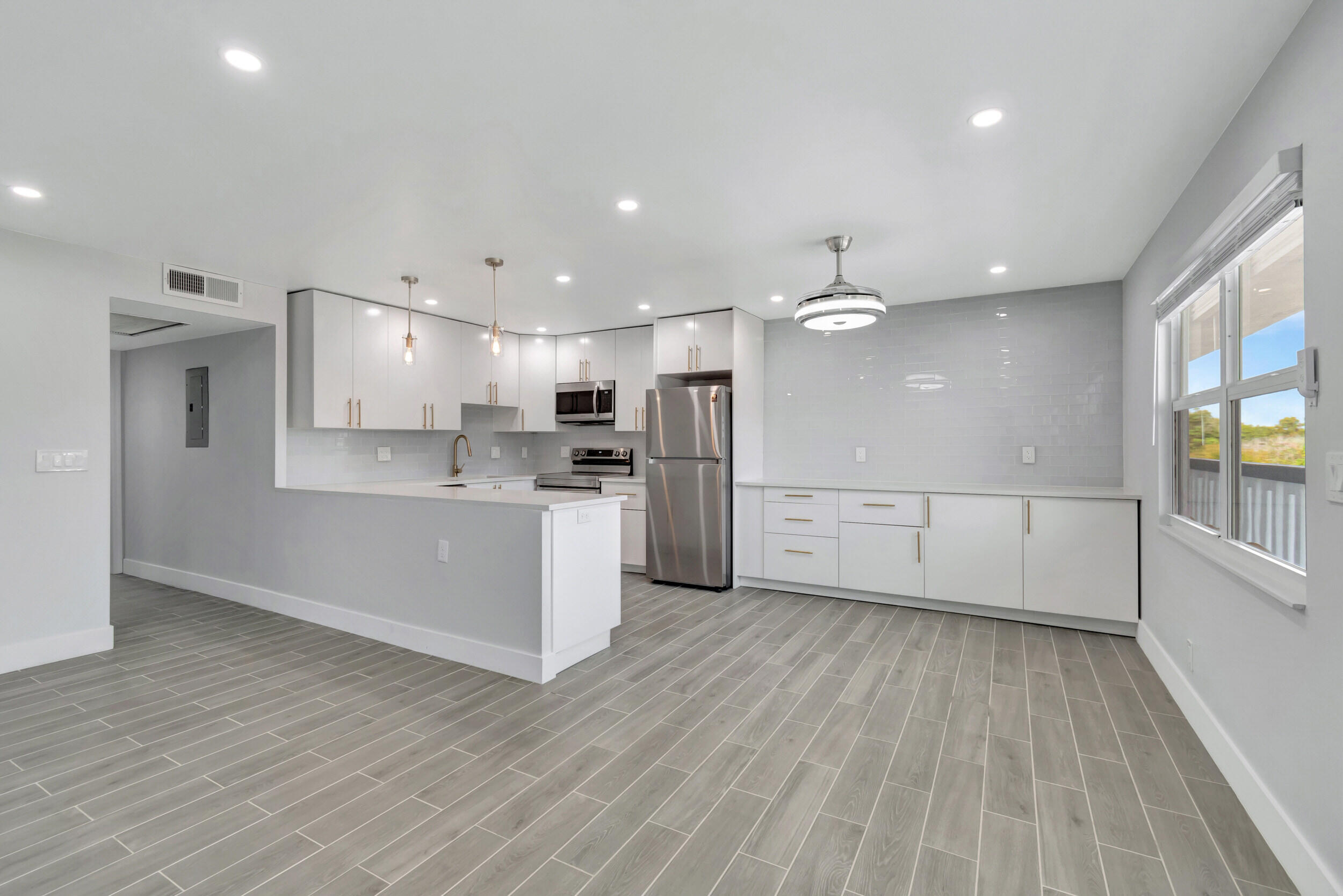 Kitchen/Dining Area