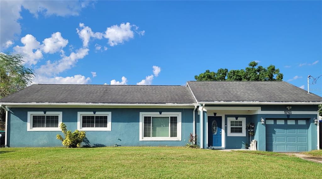 a view of a house with a yard