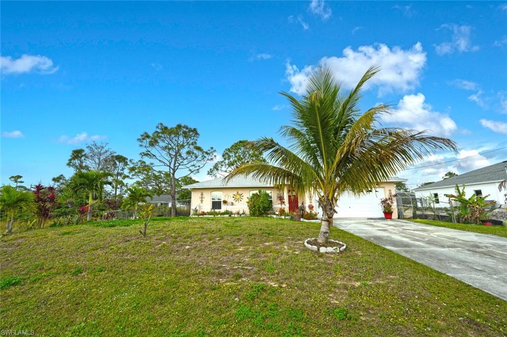 View of front facade with a front yard and a garage