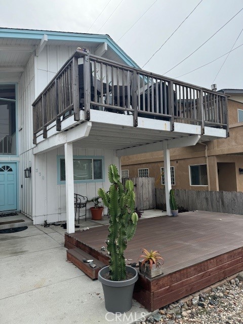 Front entry and 2nd story deck