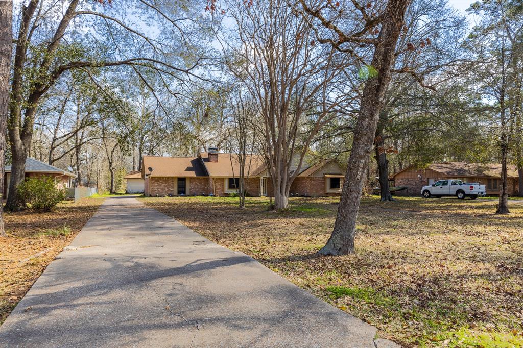 Welcome to the country feel of 20427 Lakeside Drive.