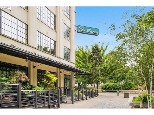 $675,000 | 1400 Northwest Irving Street, Unit 721 | Pearl