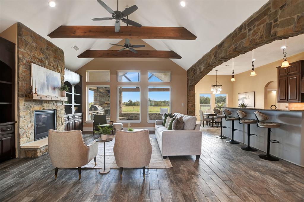 Living room with beams and stone arch