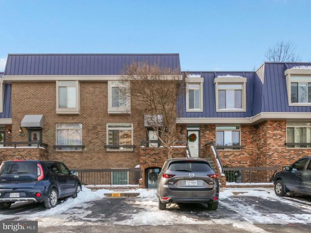 $675,000 | 1751 South Hayes Street, Unit 2 | Aurora Highlands