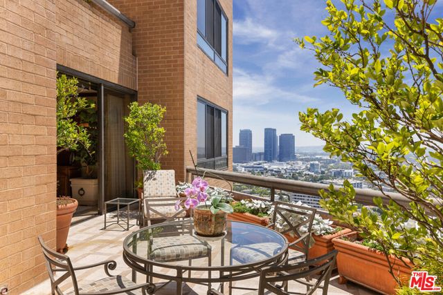 $4,995,000 | 10430 Wilshire Boulevard, Unit PH5 | Westwood