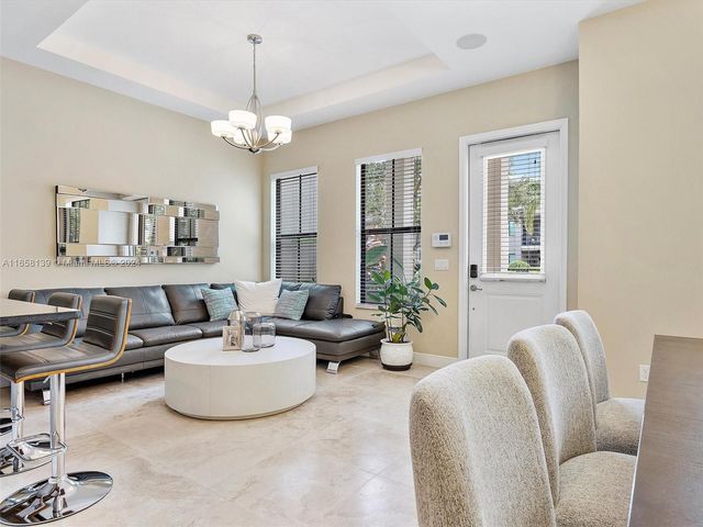 $975,000 | 8355 Northwest 51st Terrace | Doral