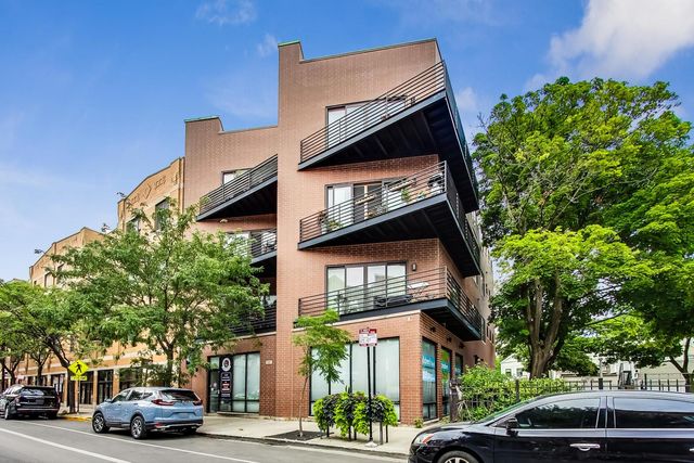 $629,000 | 2028 West Belmont Avenue, Unit 4E | Roscoe Village