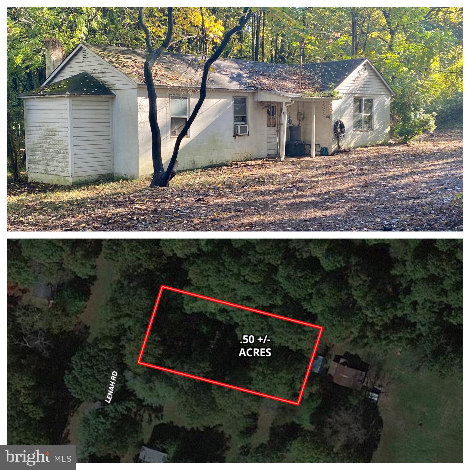 a view of a house with backyard and trees