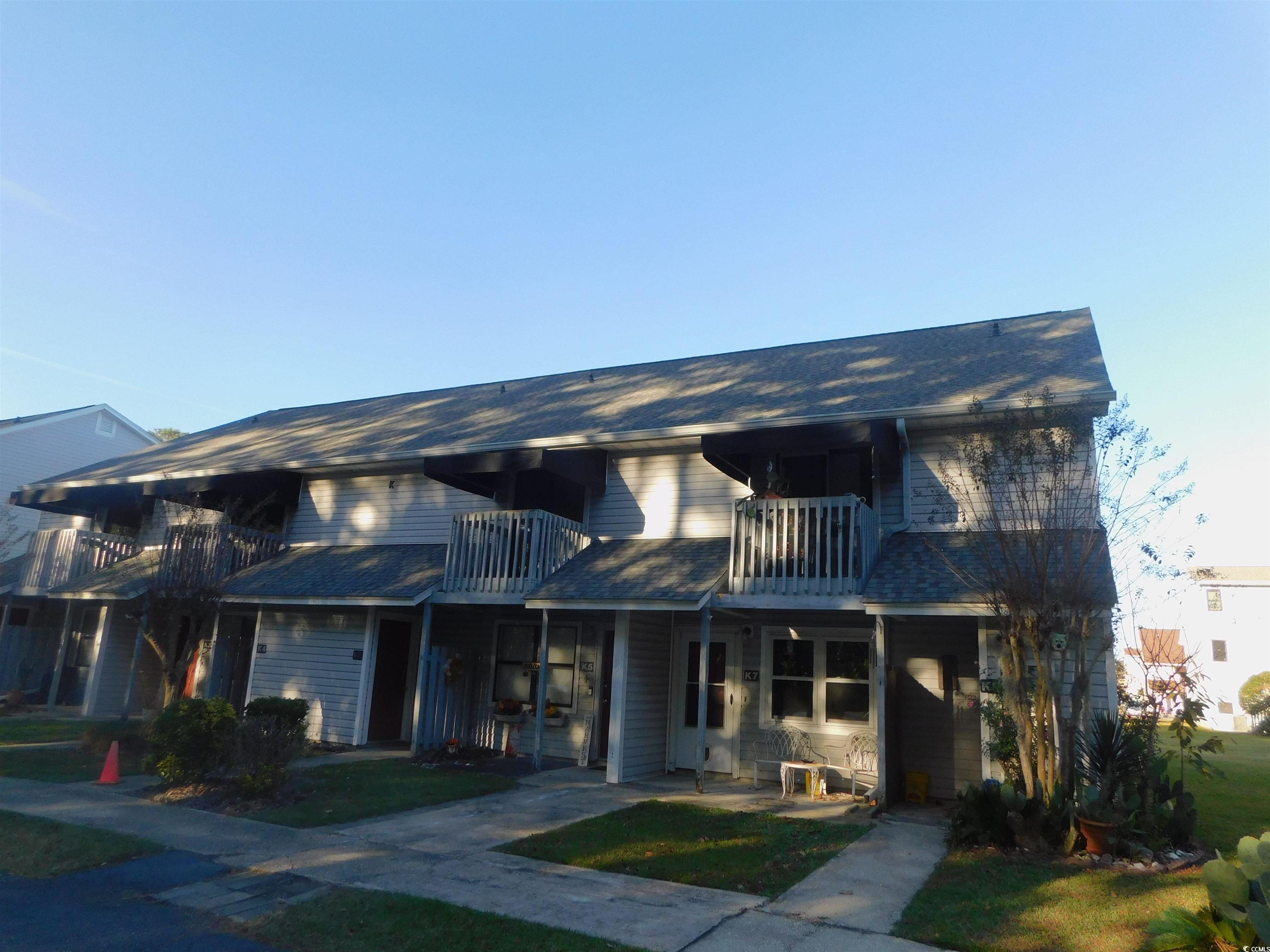 View of front property featuring a balcony