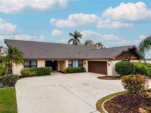 $679,999 | 2523 Southeast 24th Place | Cape Coral