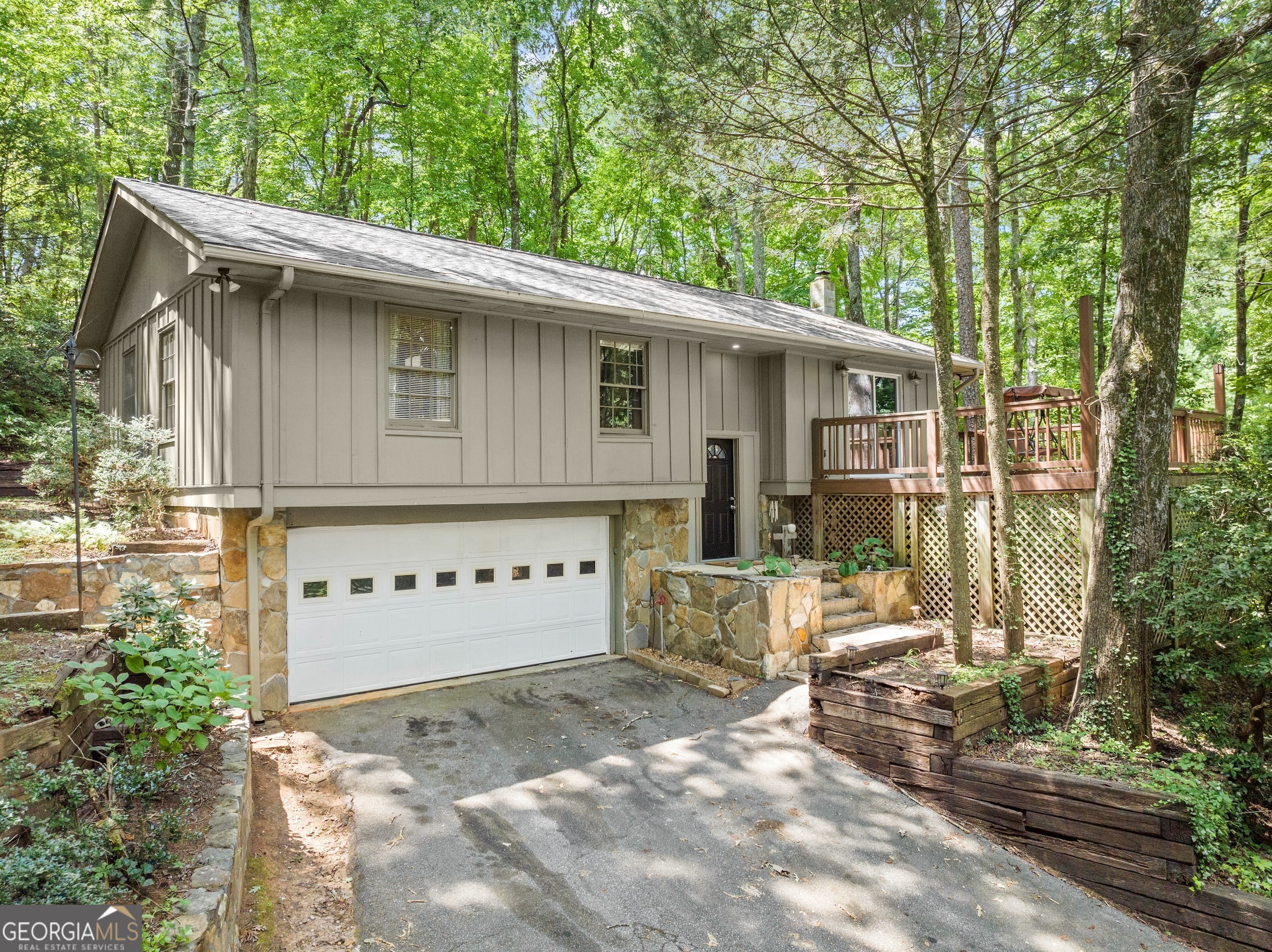 a view of a house with a outdoor space