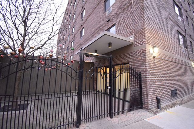 $1,350 | 607 West Wrightwood Avenue, Unit 405 | Lincoln Park