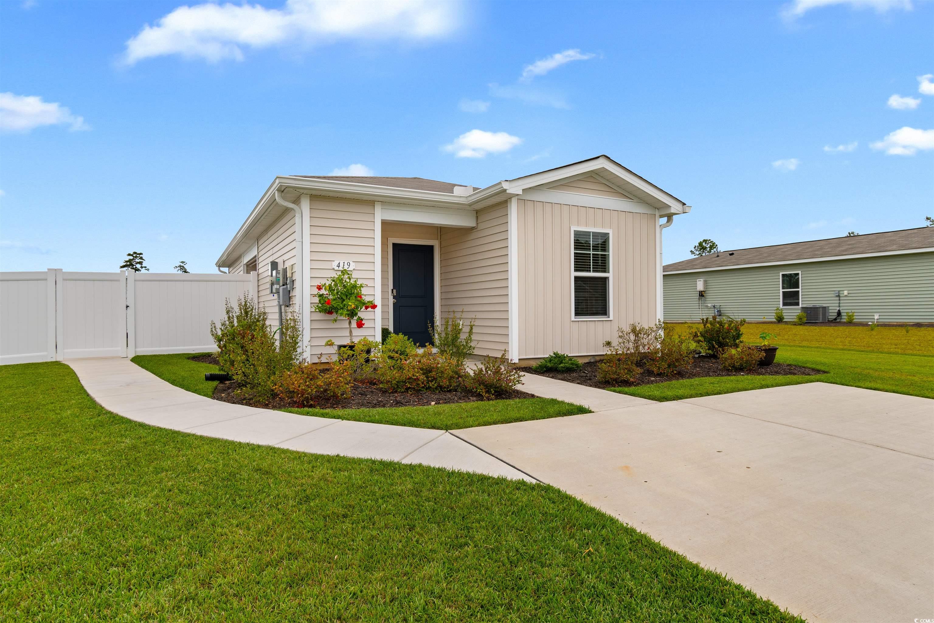 View of front of house featuring a front lawn