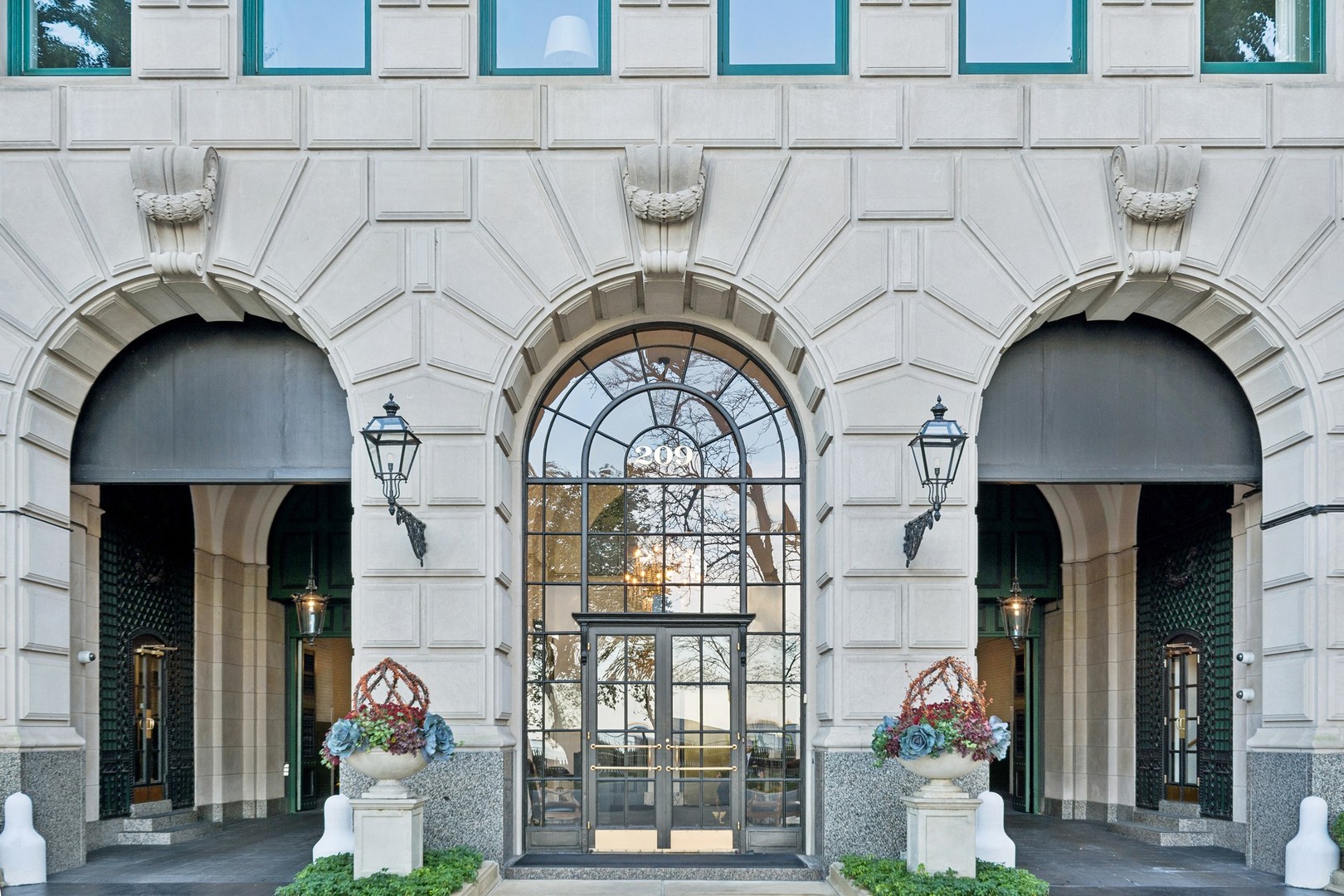 a view of entryway with a chandelier