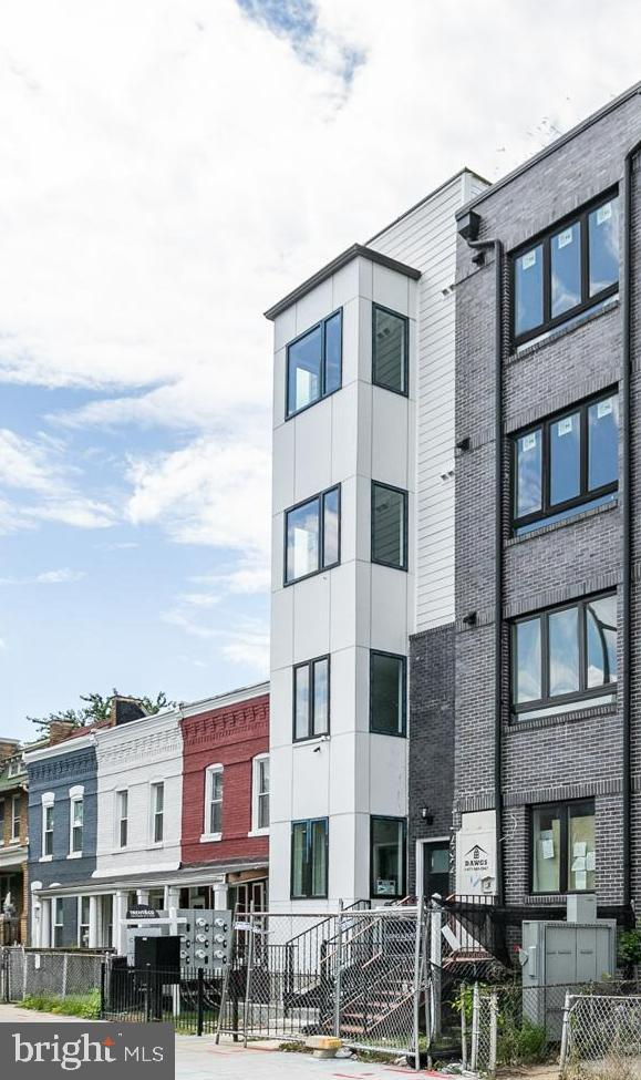 a large building with a lot of windows