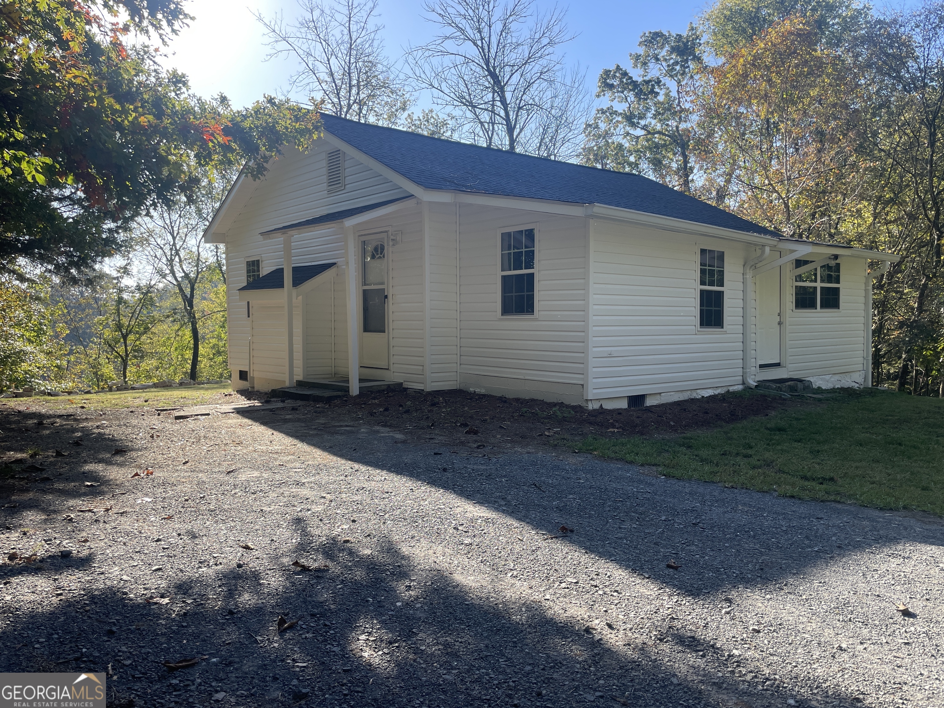 a view of a house with a yard