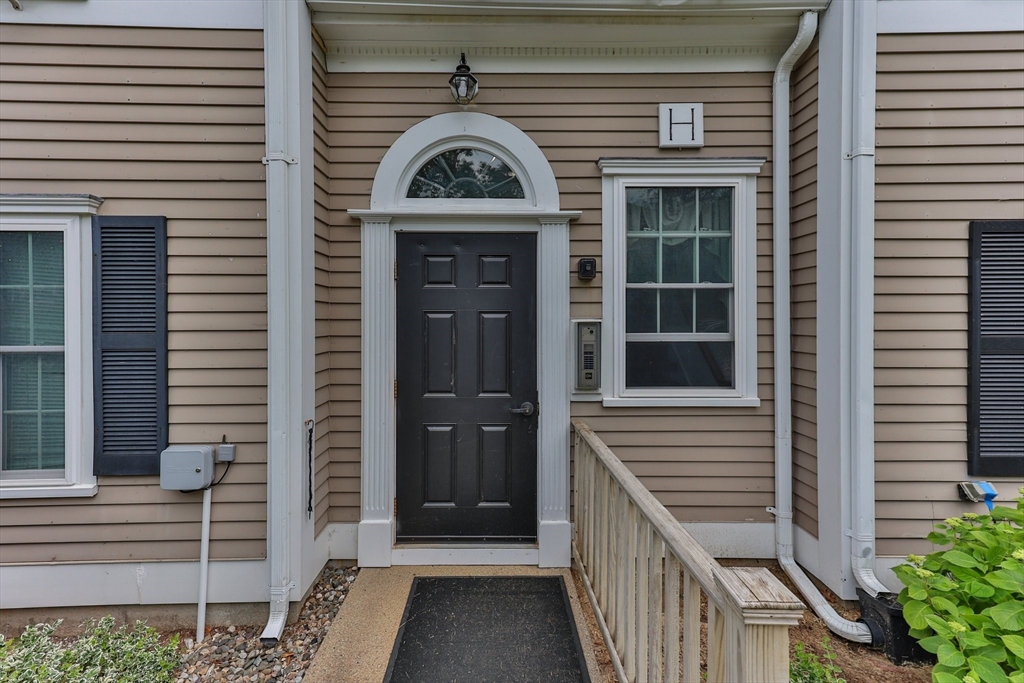 a view of a entryway of the house