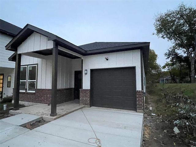 $273,500 | 402 Bobbie Street | Golden Seeds