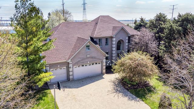 $499,900 | 19057 South Saddlebrook Drive | Shorewood