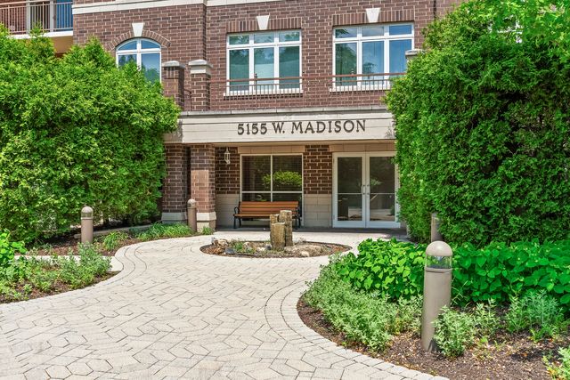 $3,750 | 5155 Madison Street, Unit 403 | Skokie