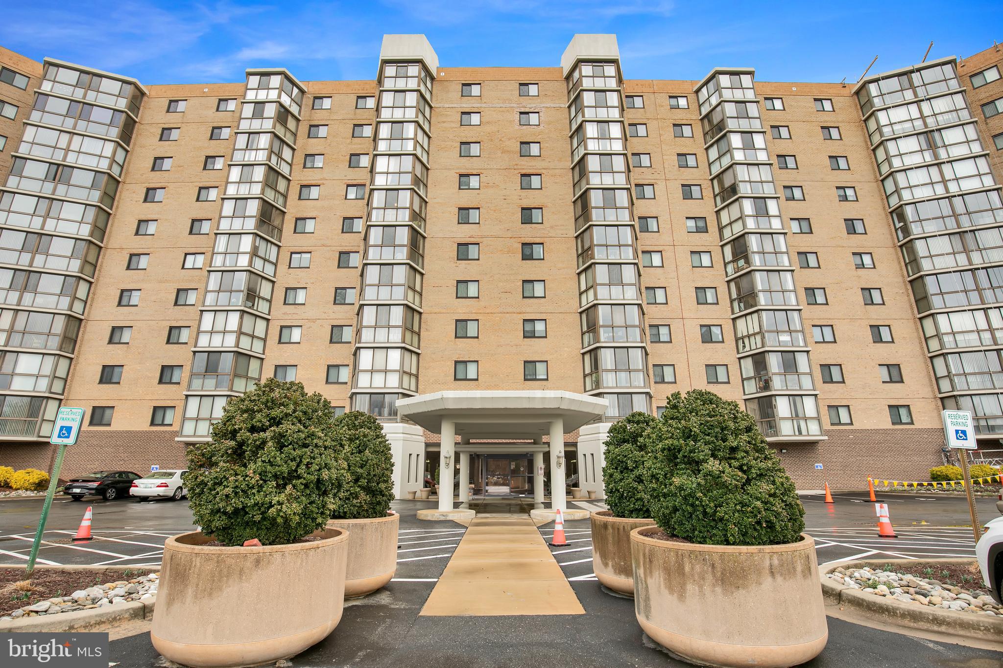 a building view with outdoor space