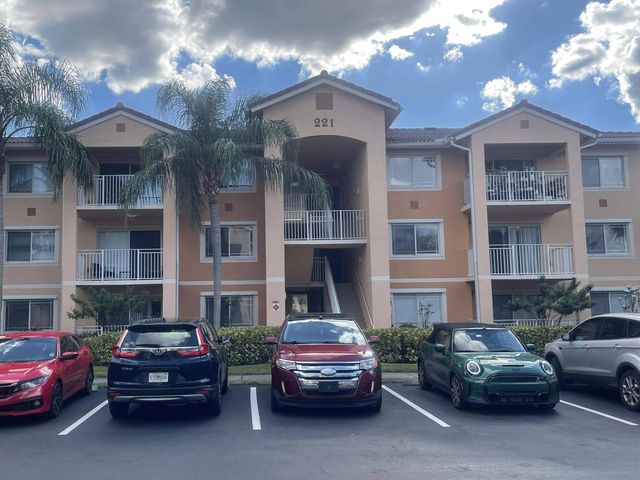 $1,750 | 221 Southwest Palm Drive, Unit 205 | St. Lucie West Country Club