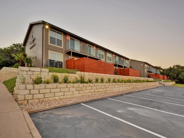 $1,306 | 3819 Southway Drive, Unit 215 | South Lamar