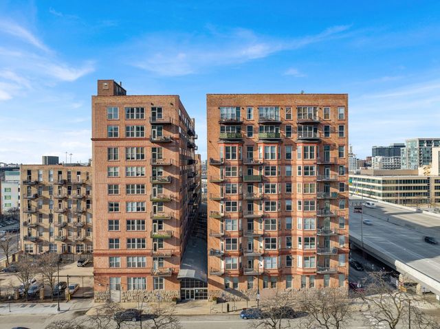 $2,400 | 500 South Clinton Street, Unit 624 | Clinton Complex