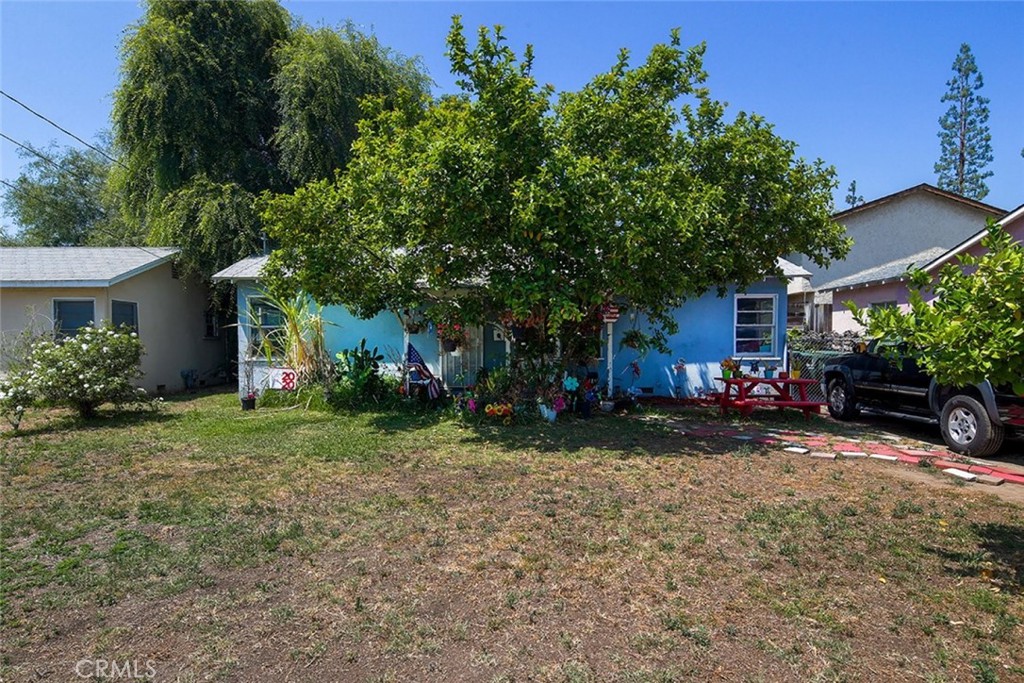 a view of a house with a yard and garage