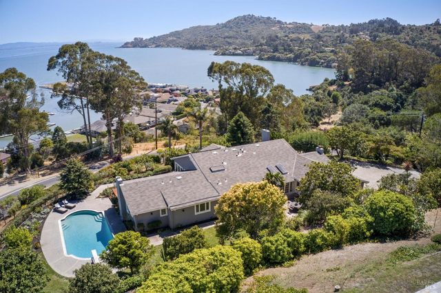 $4,995,000 | 4589 Paradise Drive | Tiburon