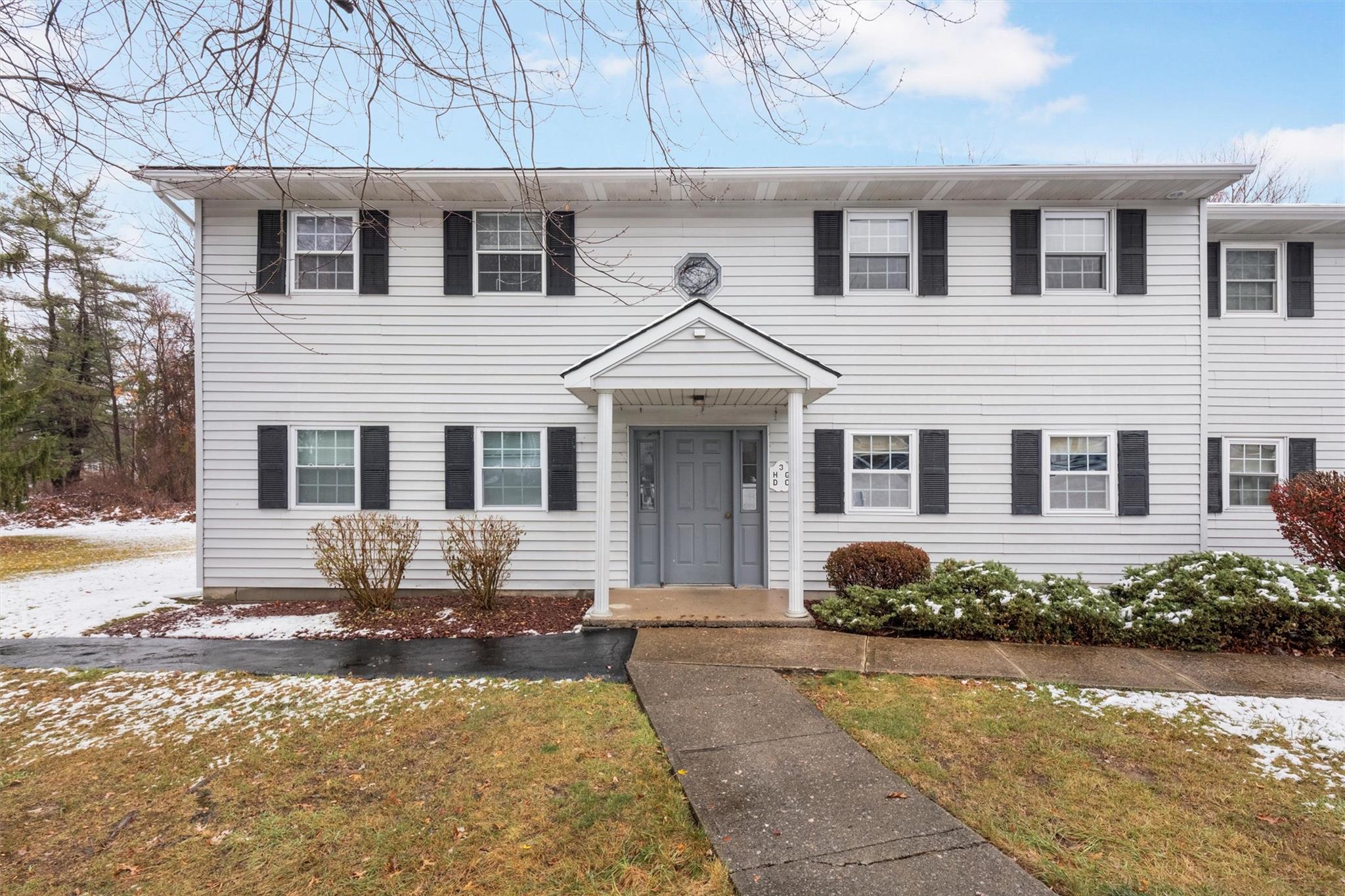 View of front of house featuring a front lawn