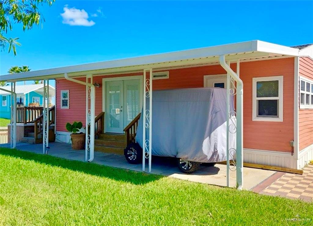 a view of back yard of the house