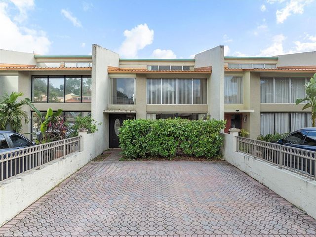 $379,900 | 741 East Coco Plum Circle, Unit 5 | Jacaranda