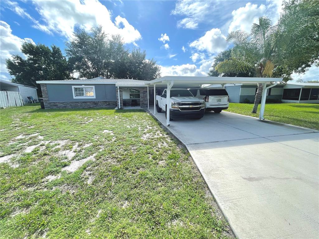 a view of a house with a backyard