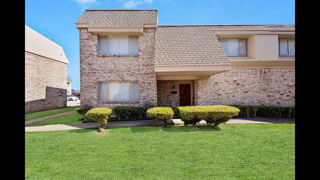 $235,000 | 218 Village N Drive | Berkner Park