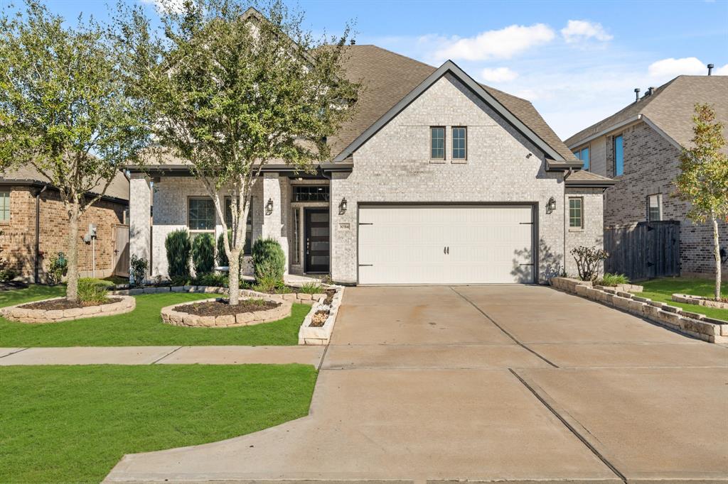 Welcome home to 30314 Iris Circle Court in the Jordan Ranch community!