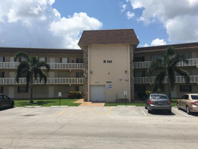 $1,500 | 700 Village Green Court, Unit 202 | Palm Springs Village