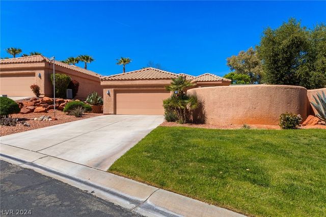 $398,000 | 437 Via Ventana Drive | Mesquite