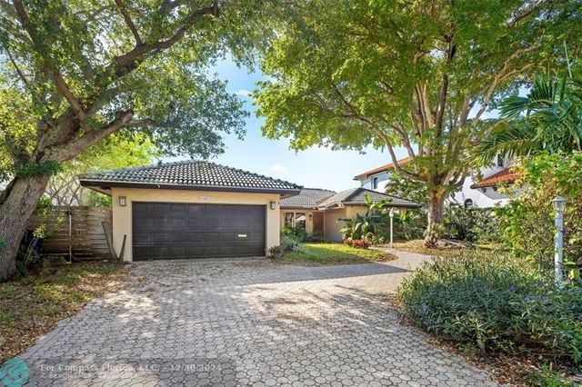 $2,499,000 | 3100 Northeast 56th Court | Landings