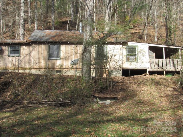 $239,000 | 967 Moses Creek Road | Caney Fork Township - Jackson County