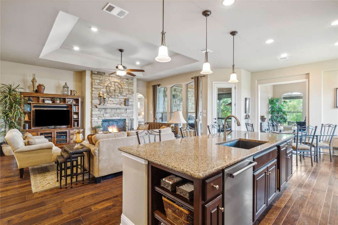 Gorgeous living, kitchen and breakfast areas along with flex room (office, music etc). Beautiful wood floors through this space.