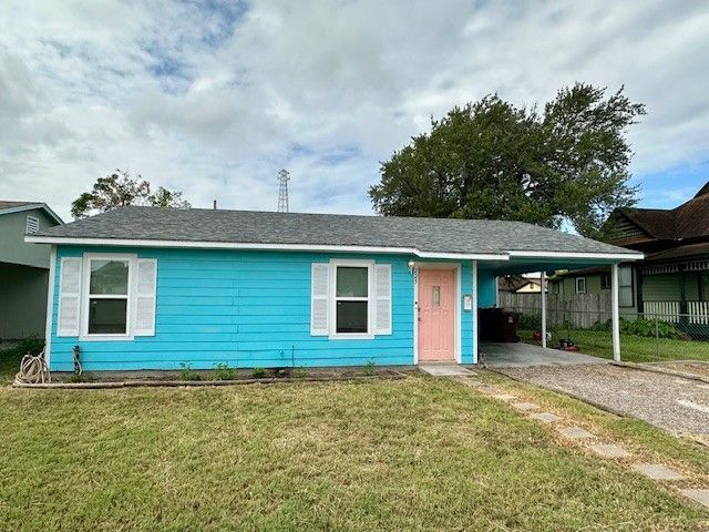 $229,900 | 225 West Kenedy Avenue | Kingsville