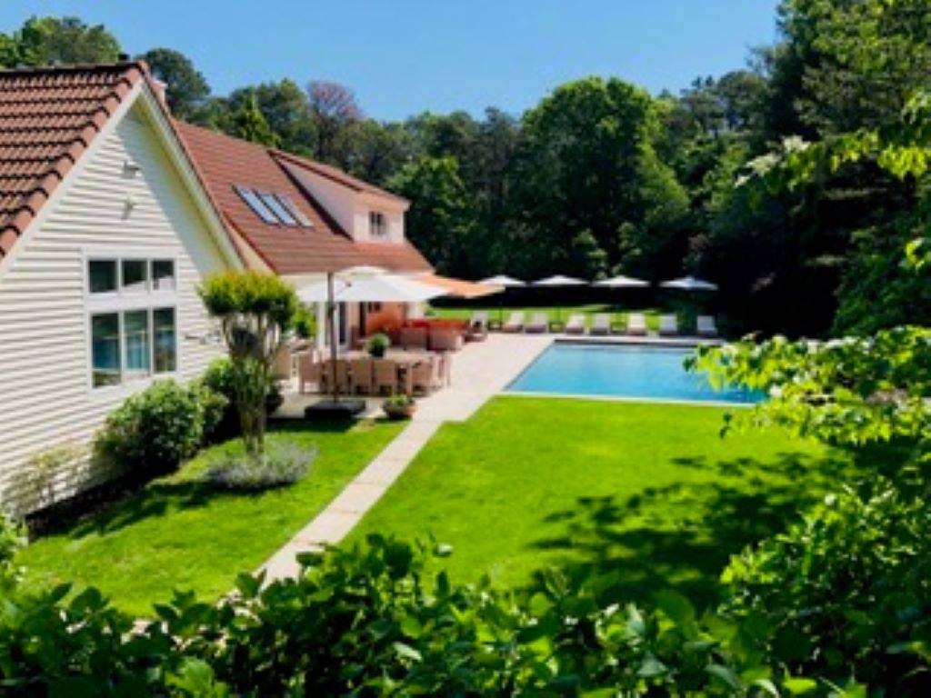 a view of a house with garden