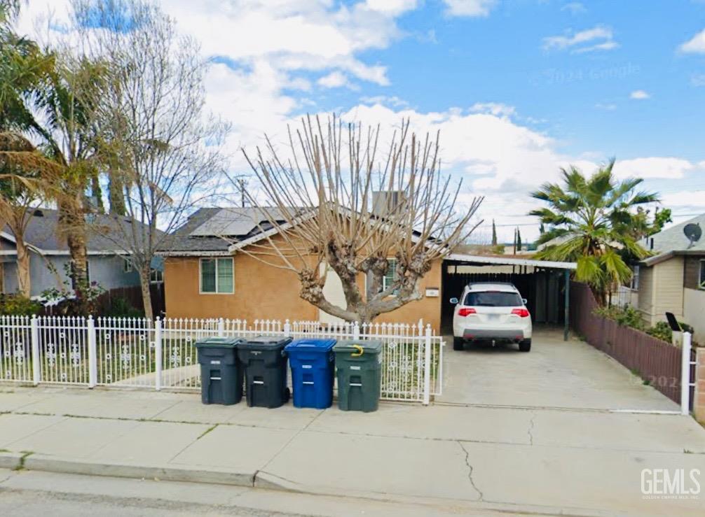 a view of a car park in front of house