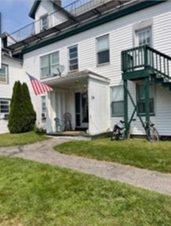 a view of a house with a yard