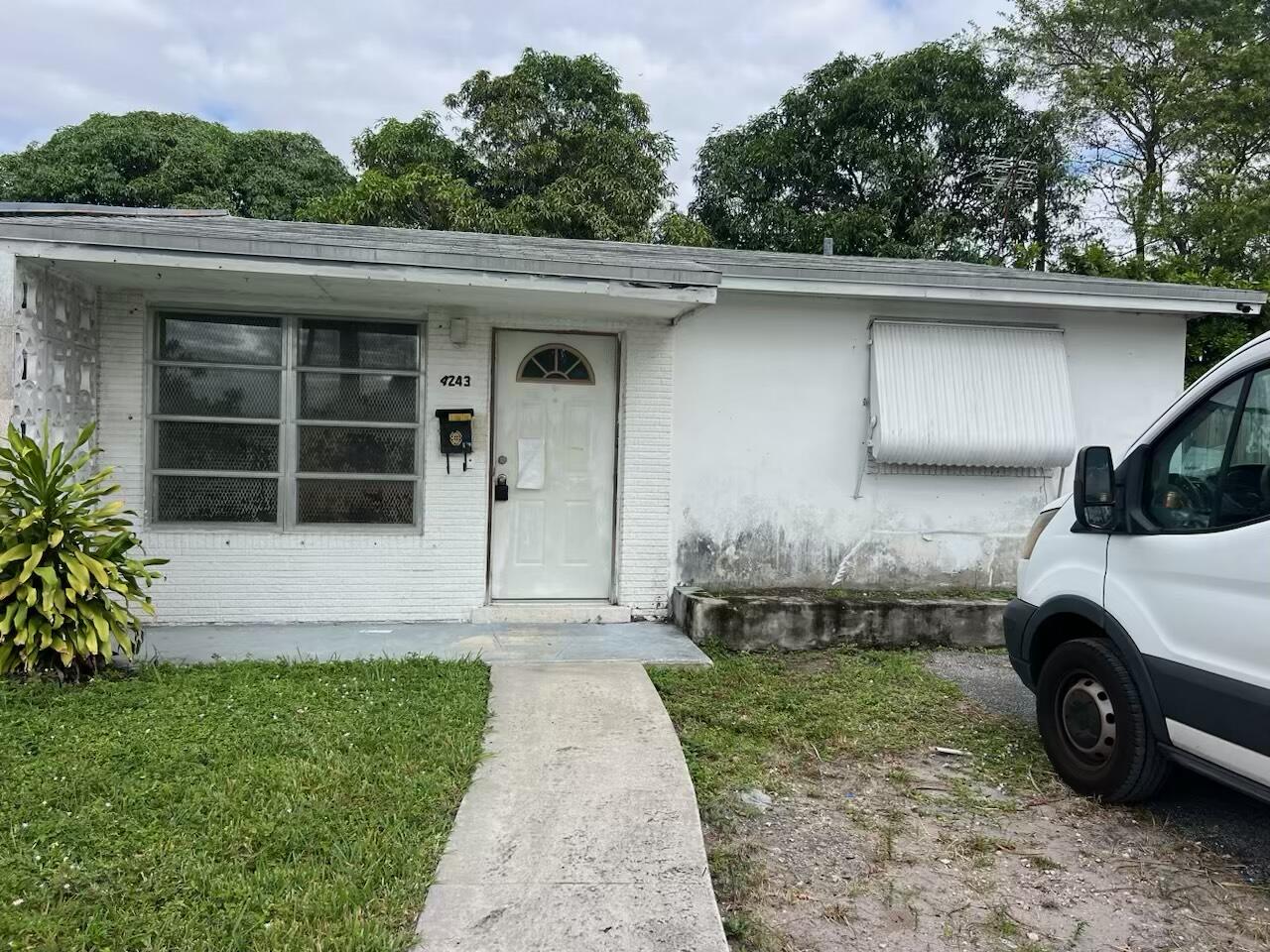 a view of a car in front of house