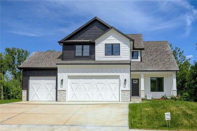 $545,000 | 907 Meadowbrook Drive | Kearney