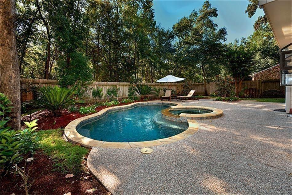 a view of a swimming pool with back yard