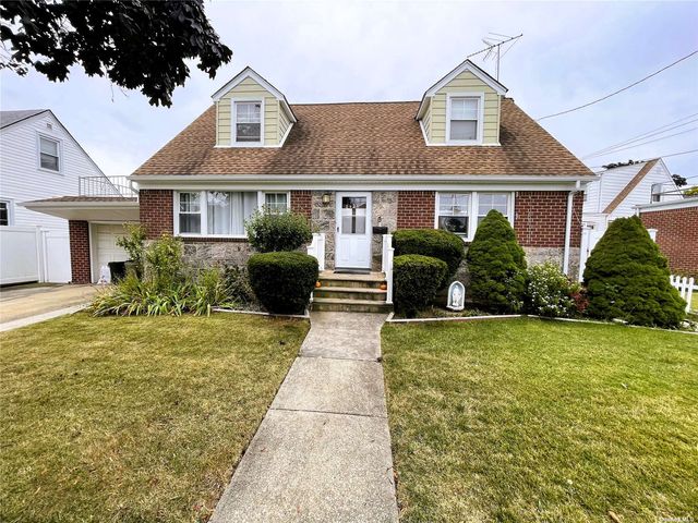 $880,000 | 84-26 267th Street | Floral Park