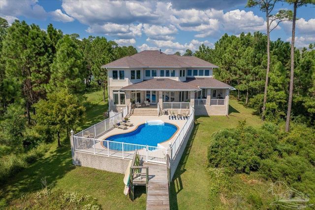 $1,499,900 | 1725 Villa Vizcaya Drive | Navarre